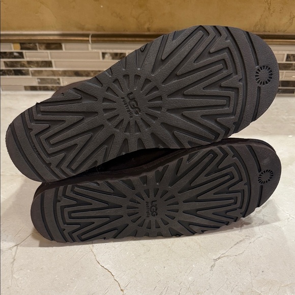 UGG Dark Brown Shearling Boots (BRAND NEW) - Picture 4 of 6